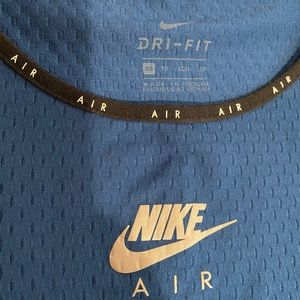 SOLD Nike dri-fit stretch tee